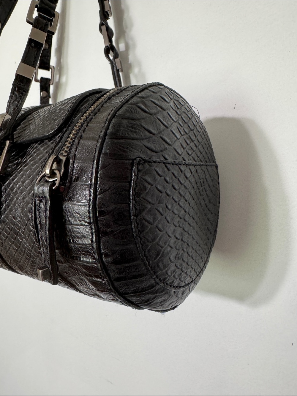 Charles David Black Leather Snakeskin Embossed Barrel Shoulder Bag - Picture 5 of 12
